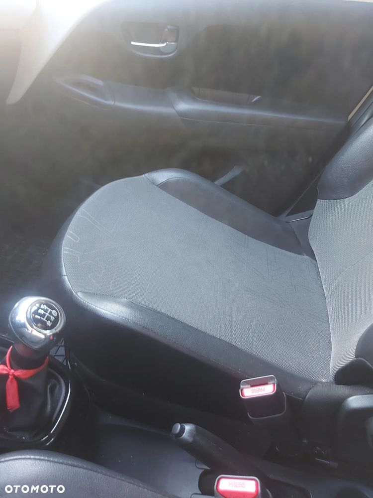 Toyota Aygo x-clusiv - 11