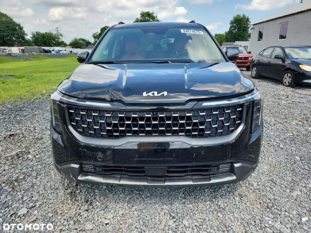 Kia Carnival - 2