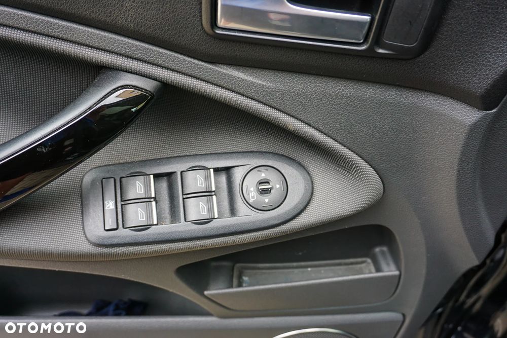 Ford Kuga 2.5 4x4 Titanium - 25