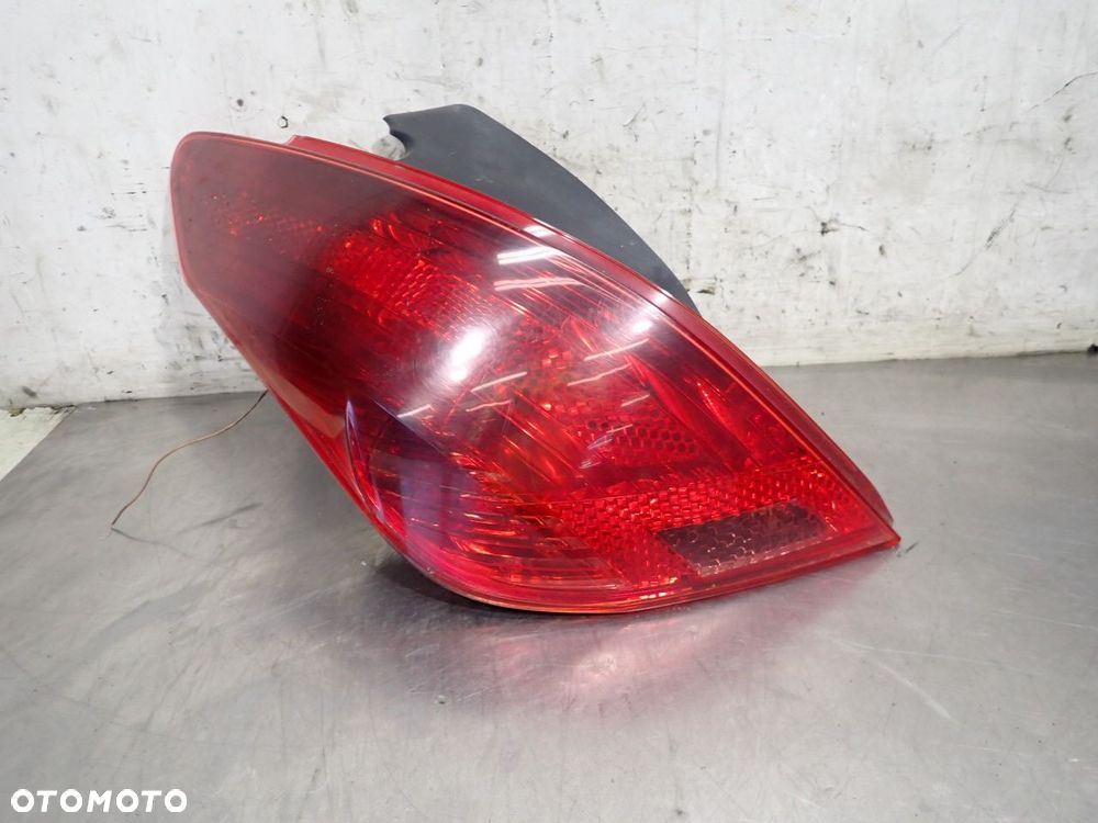 LAMPA LEWA TYLNA PEUGEOT 308 1.6 - 1