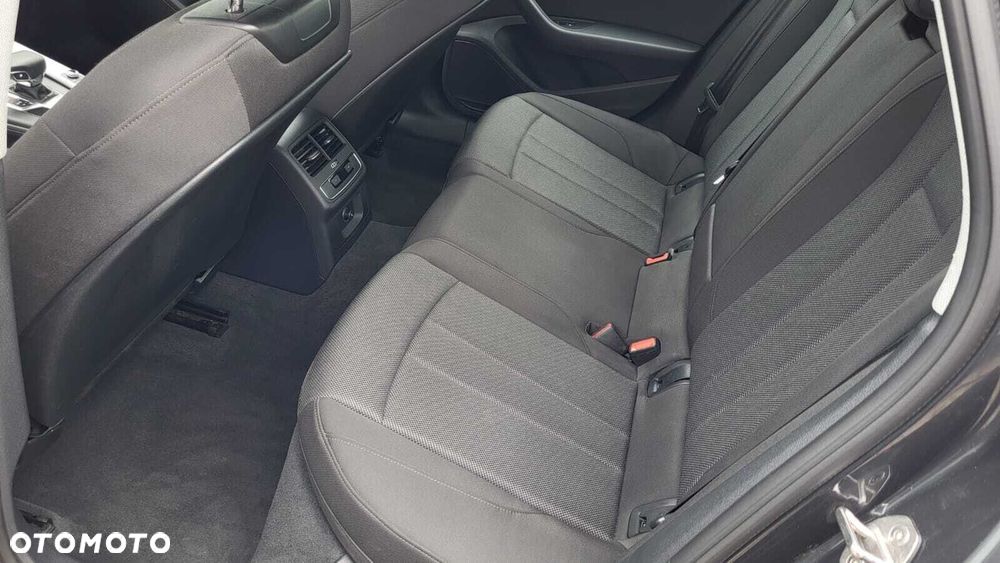 Audi A4 Limousine 35 TFSI mHEV S tronic - 12