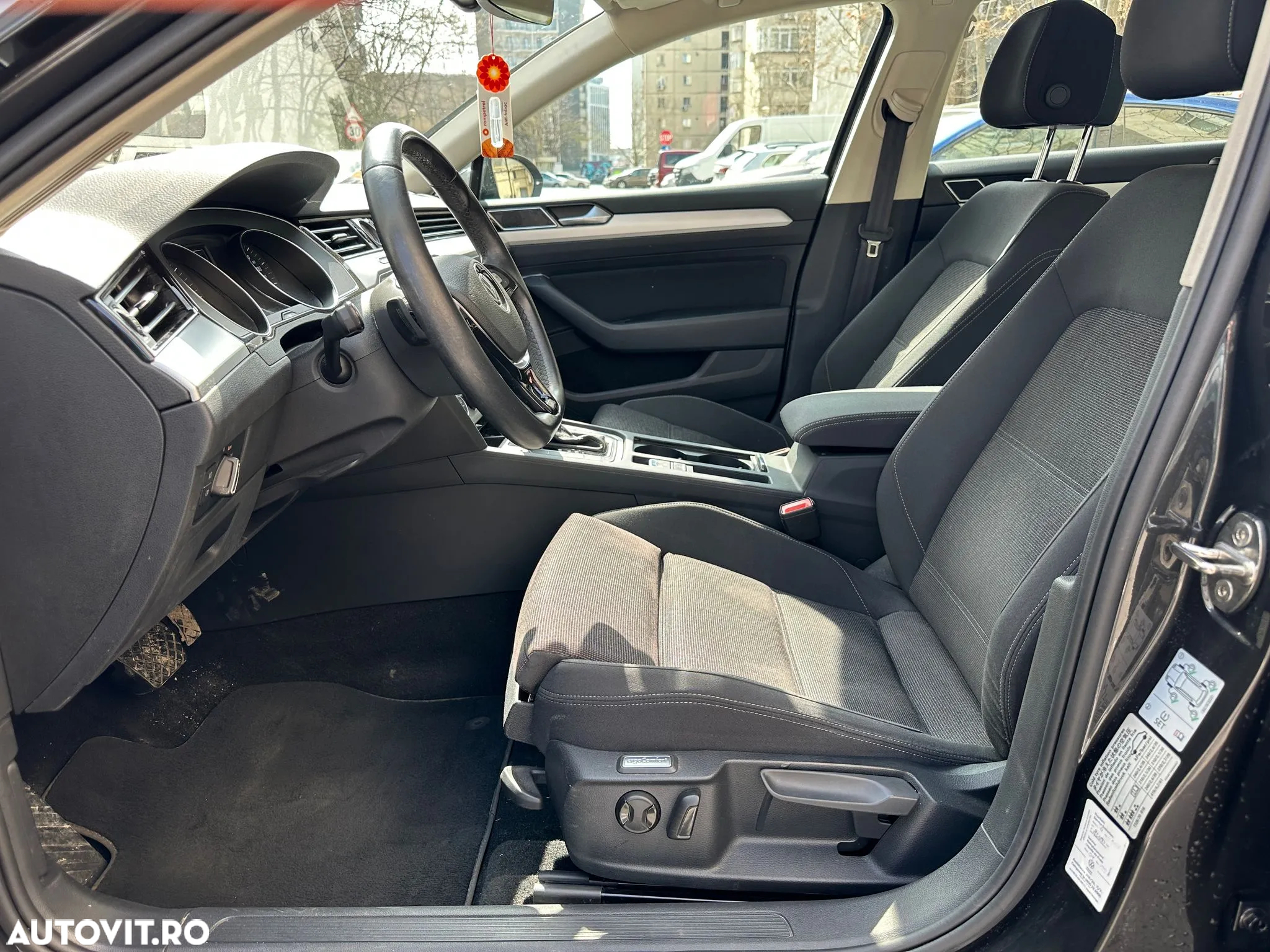 Volkswagen Passat Variant 1.6 TDI (BlueMotion Technology) DSG Comfortline - 11