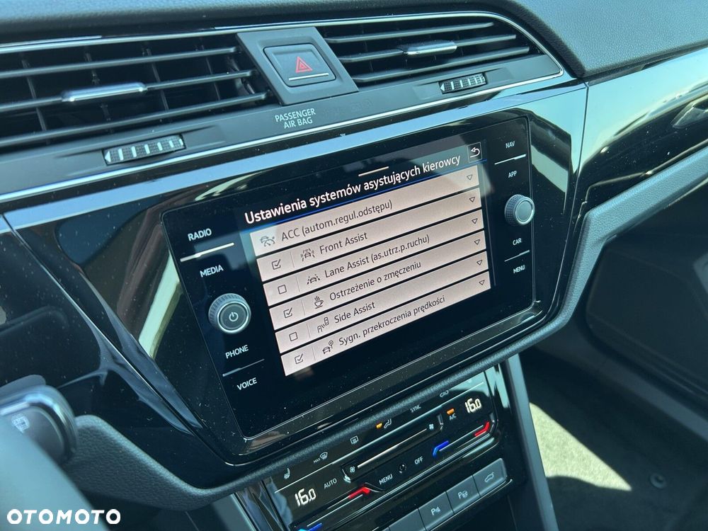 Volkswagen Touran - 19