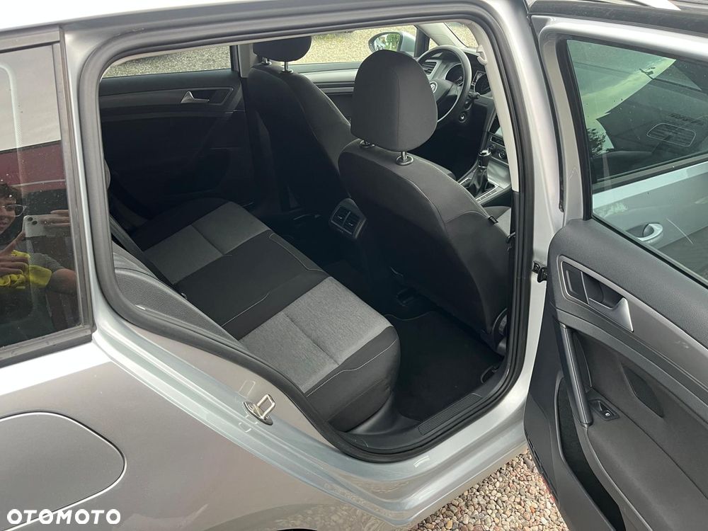 Volkswagen Golf 1.6 TDI DPF BlueMotion - 23