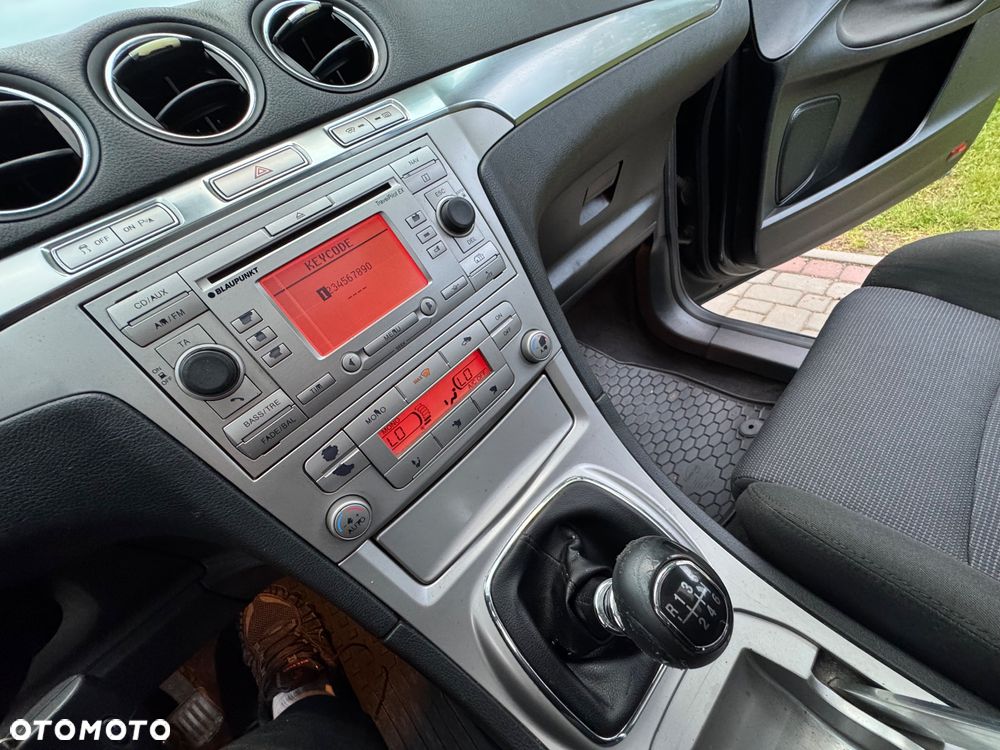 Ford S-Max - 14