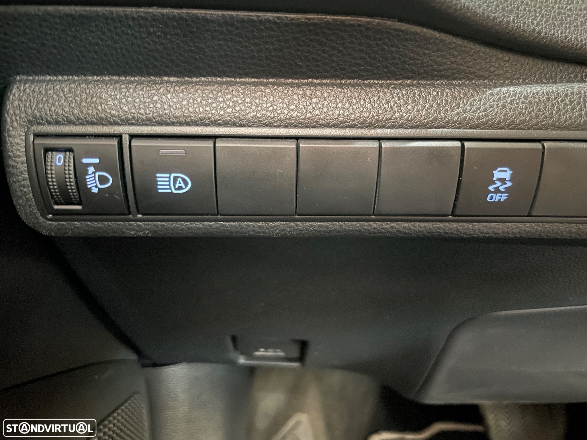 Toyota Corolla 1.8 Hybrid Exclusive - 23