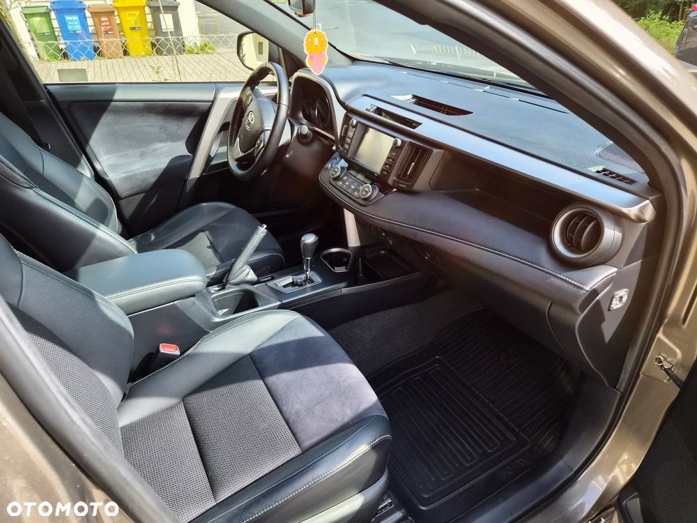 Toyota RAV4 Hybrid Premium 4x2 - 24