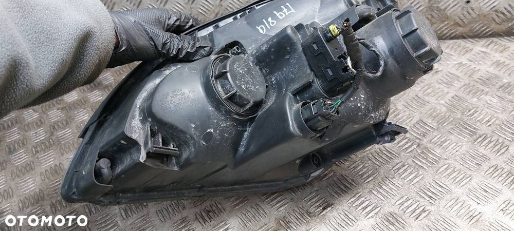 LAMPA LEWY PRZÓD + PRAWY PRZÓD CARENS III EUROPA - 2