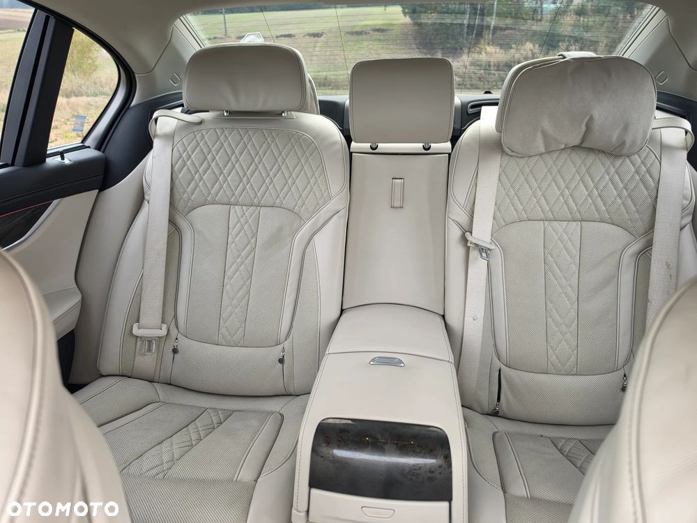 BMW Seria 7 - 18