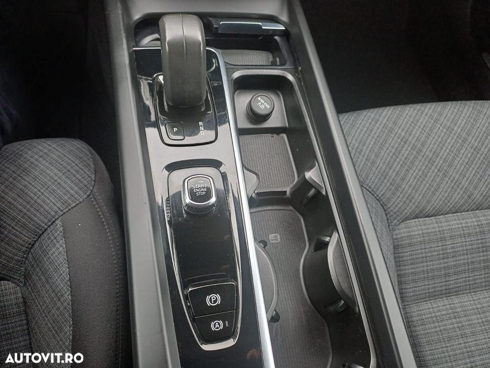 Volvo V60 B4 MHEV AT8 FWD Momentum Pro - 22