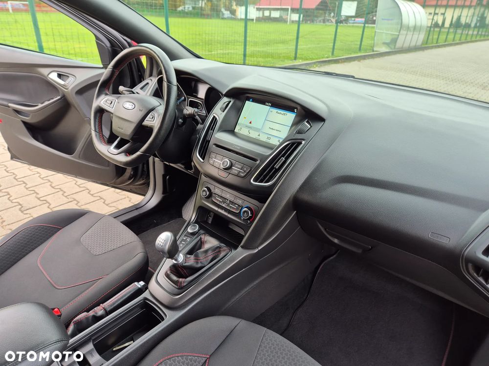 Ford Focus 1.0 EcoBoost Start-Stopp-System ST-LINE DESIGN - 36