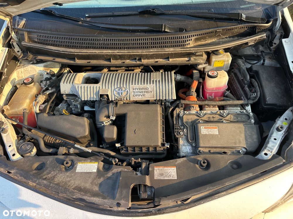 Toyota Prius+ (Hybrid) - 16