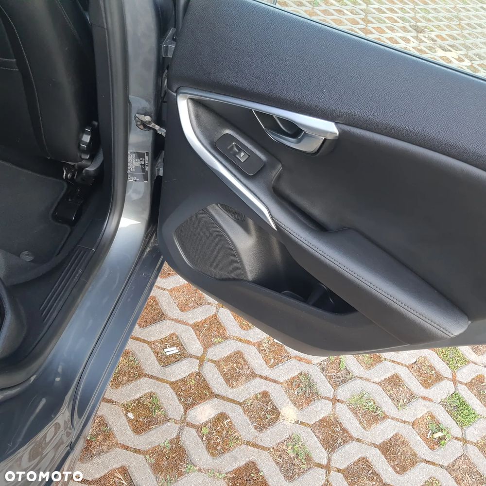 Volvo V40 D4 Geartronic Momentum - 12