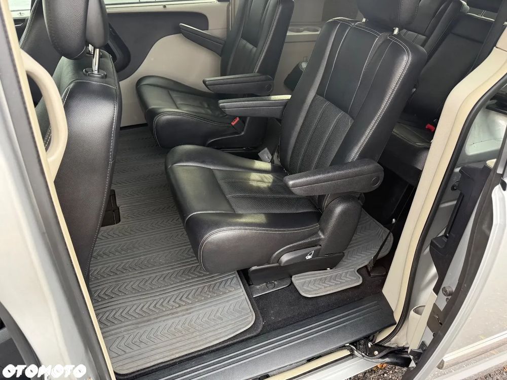 Chrysler Town & Country ver-3-6-touring - 5