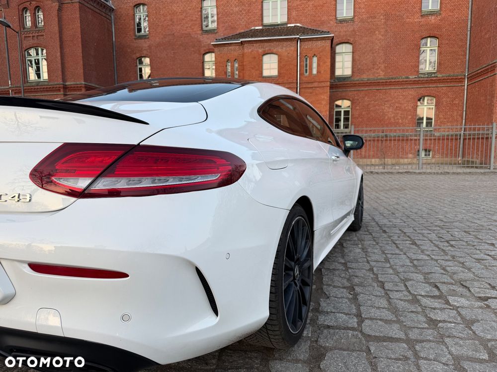 Mercedes-Benz Klasa C AMG 43 4Matic 9G-TRONIC Night Edition - 21