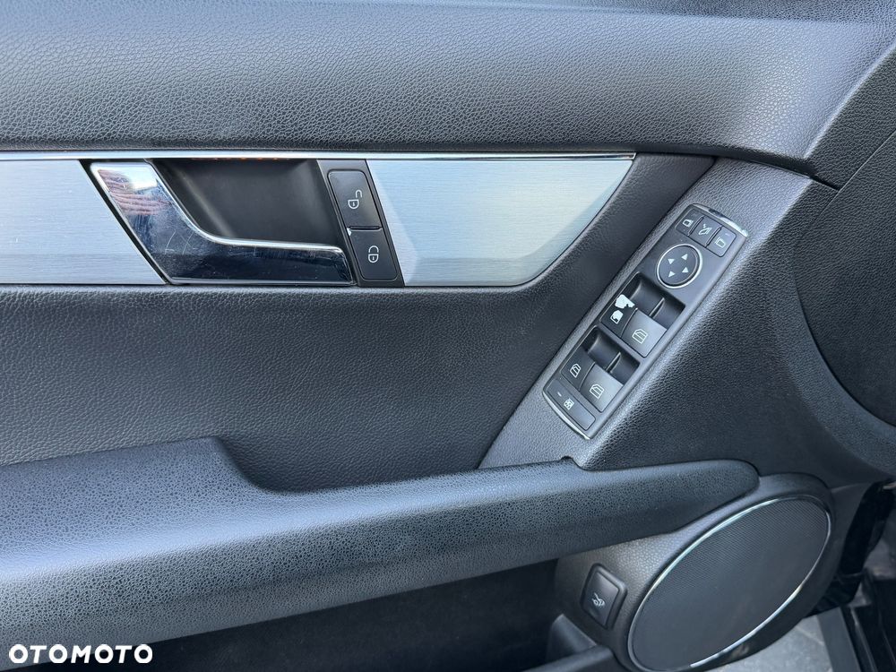 Mercedes-Benz Klasa C 320 CDI DPF 7G-TRONIC Avantgarde - 19