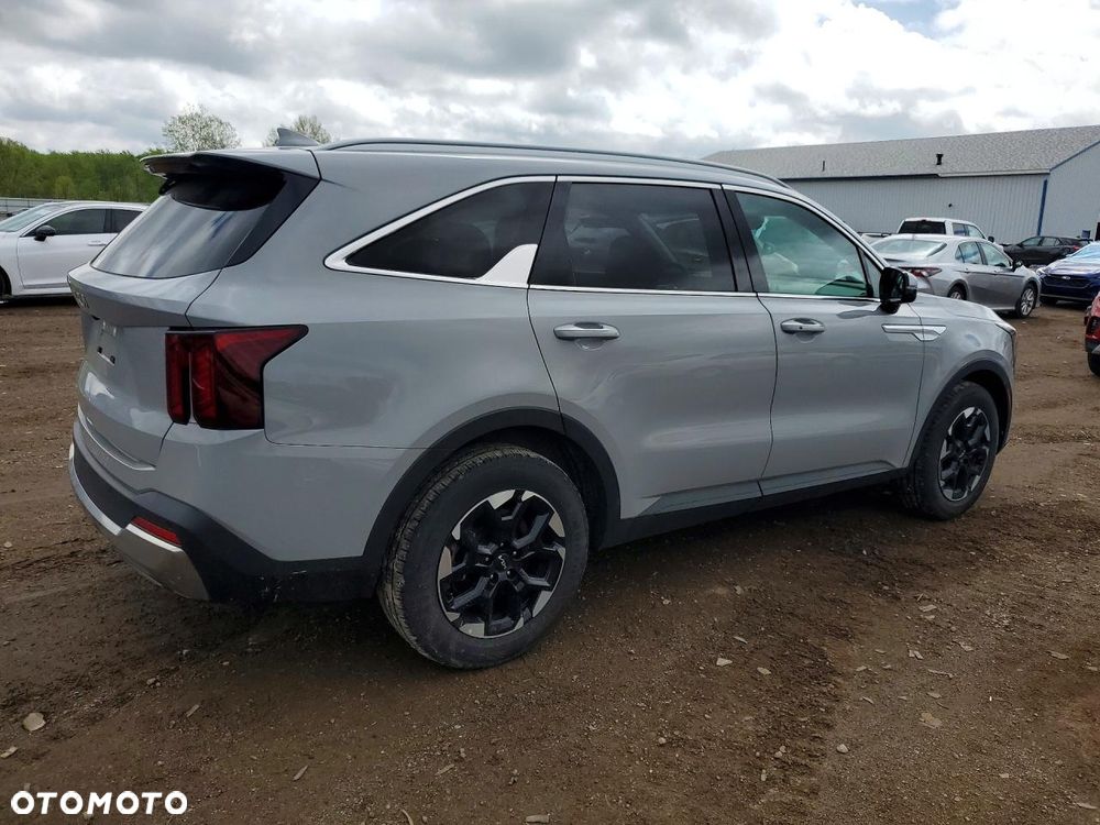 Kia Sorento - 4