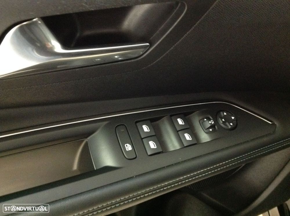 Peugeot 3008 1.5 BlueHDi Allure Pack EAT8 - 16