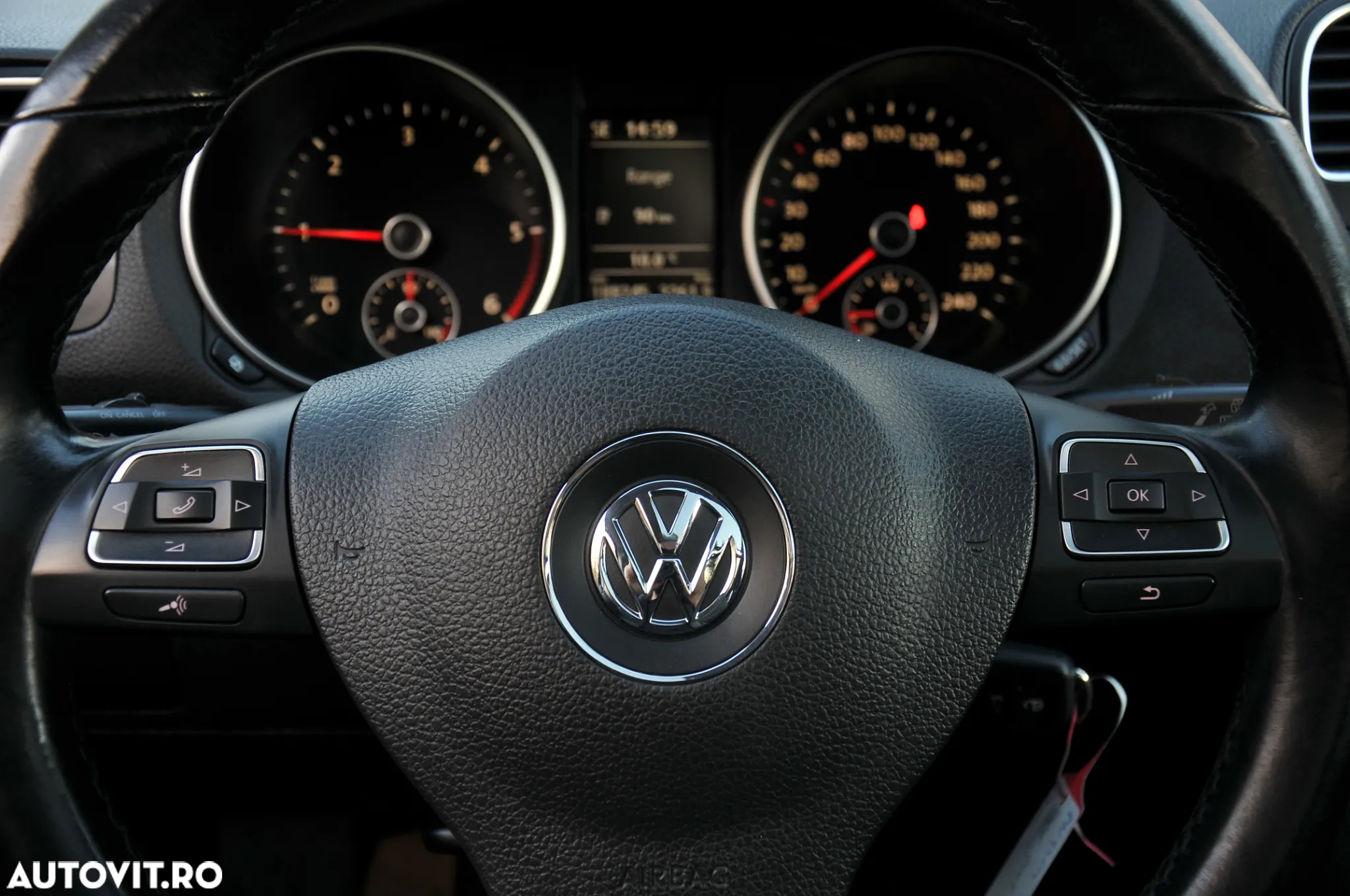 Volkswagen Golf 1.6 TDI BlueMotion Technology Comfortline - 19