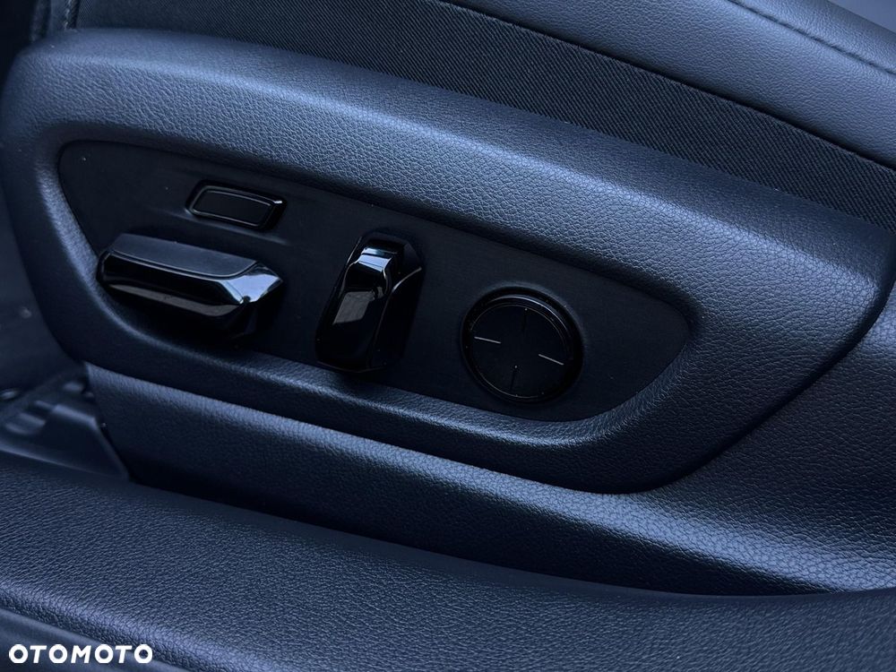 Lexus ES 300h Prestige - 31