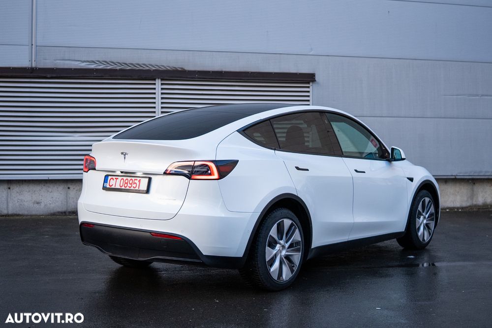 Tesla Model Y - 2