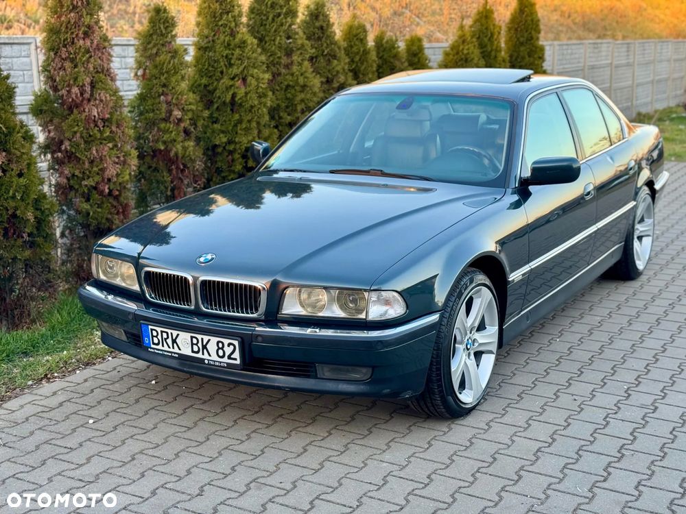 BMW Seria 7 750i - 1
