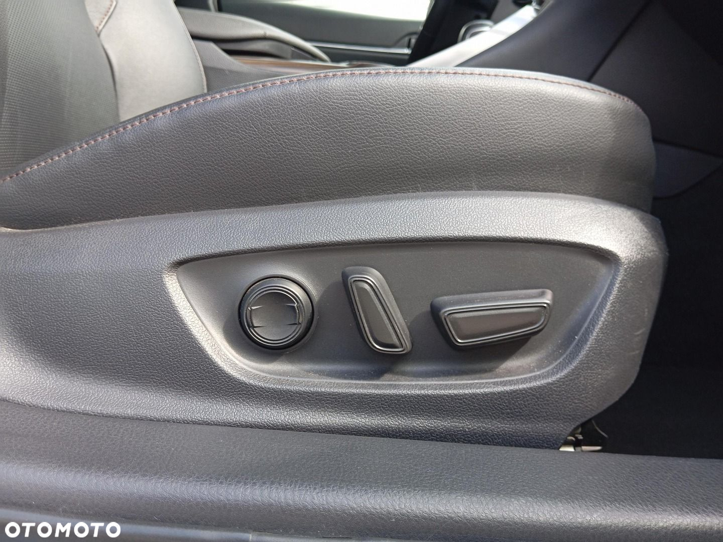 Toyota Camry 2.5 Hybrid Executive CVT - 14
