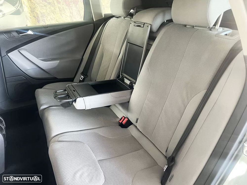 VW Passat Variant 2.0 TDi Confortline - 23