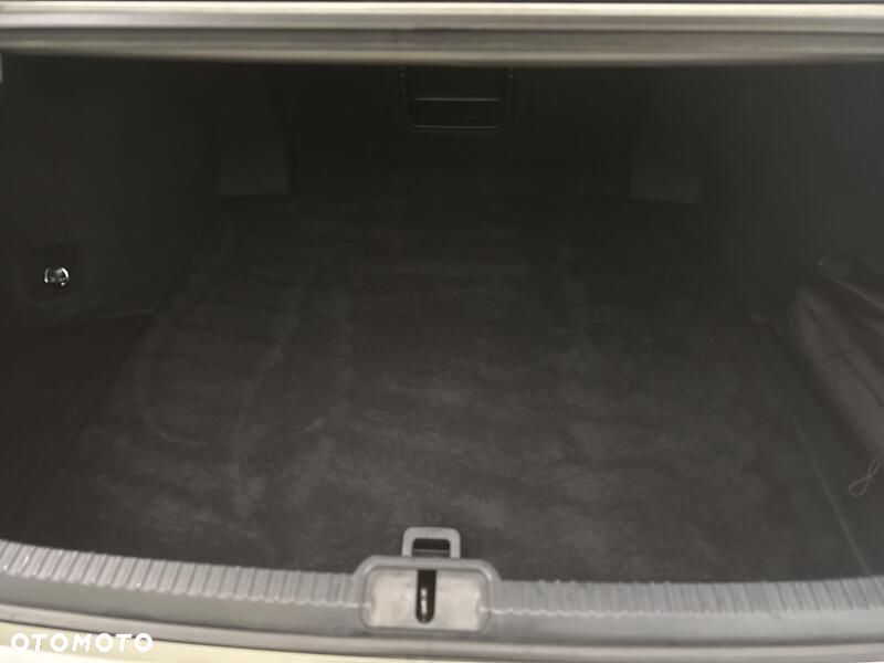 Lexus ES 300h Business Edition - 24