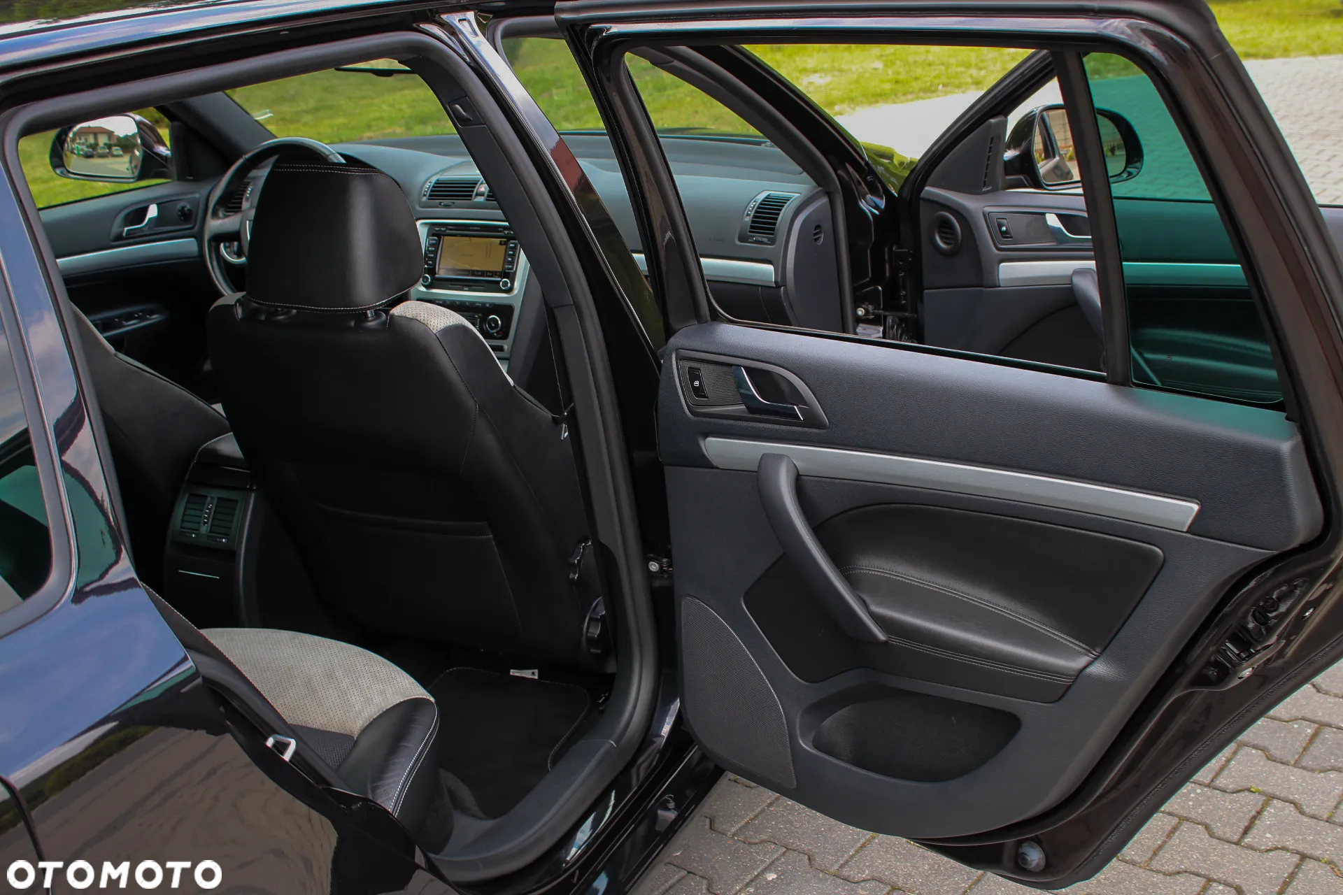 Skoda Octavia 2.0 TDI CR DPF RS - 25