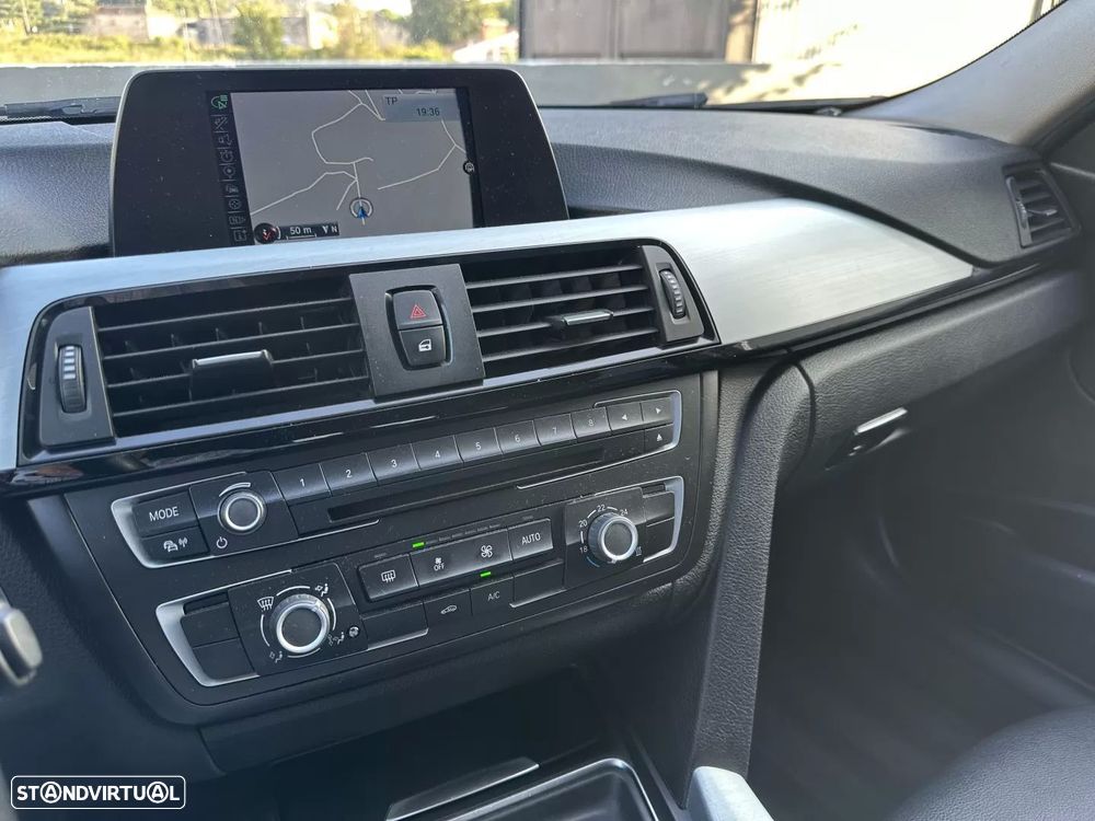 BMW 318 d Sport Line - 37