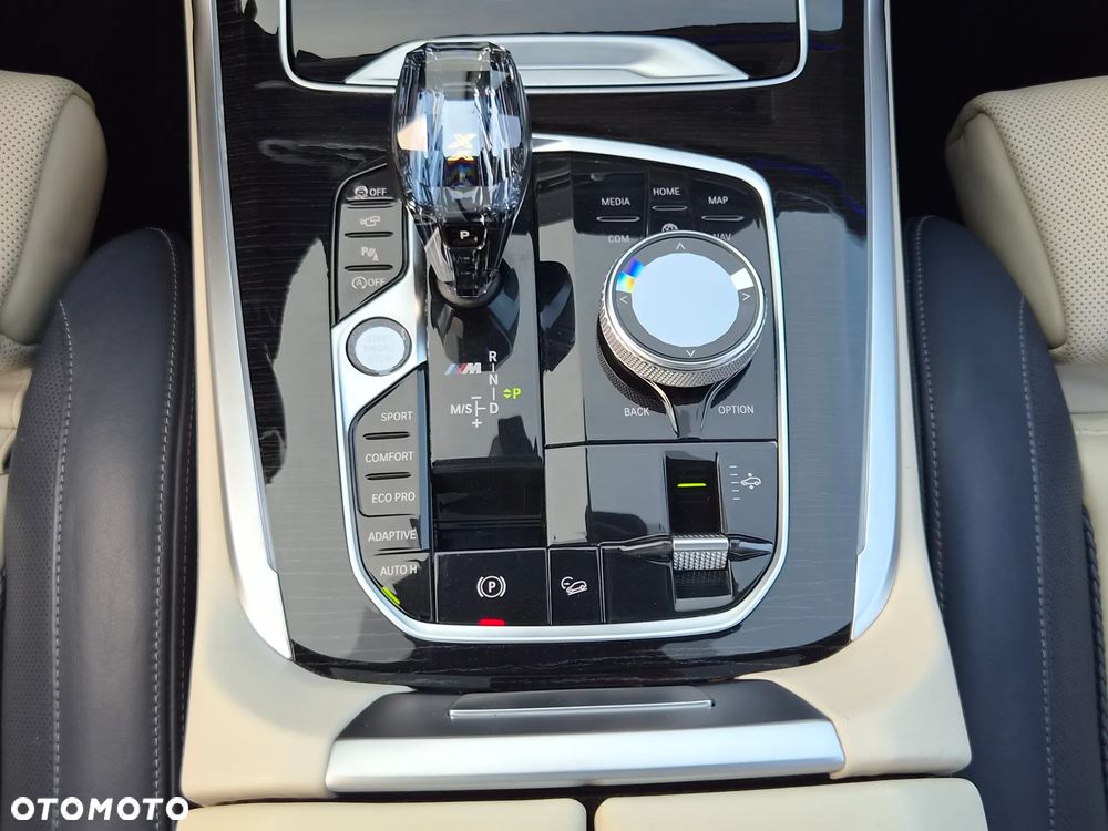 BMW X7 - 24