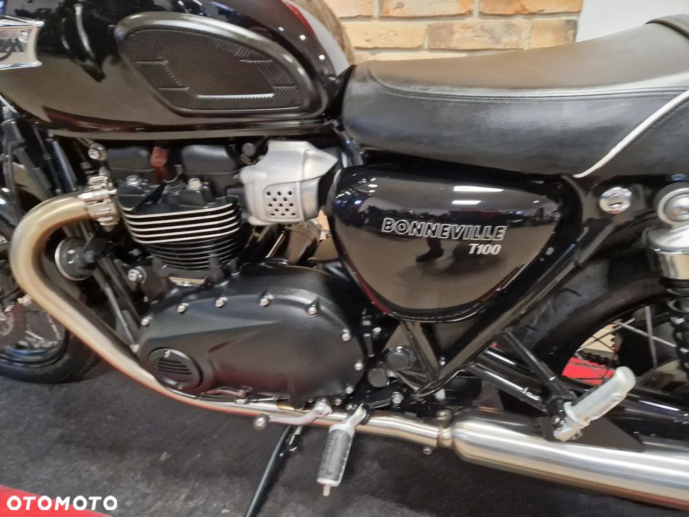 Triumph Bonneville - 19