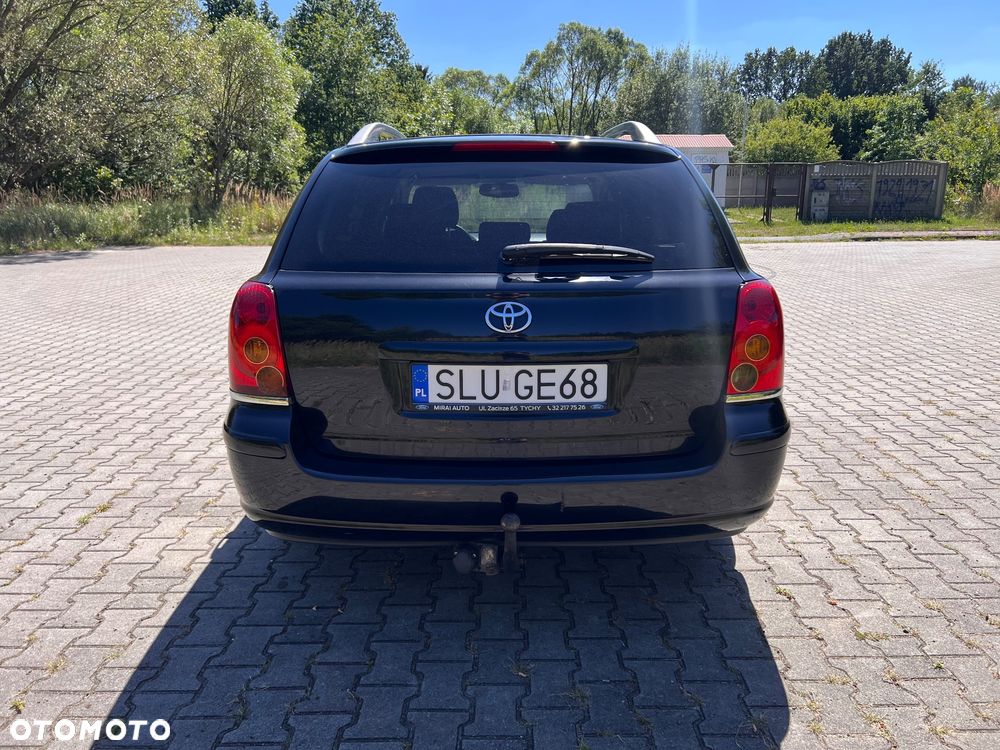 Toyota Avensis 2.2 D-4D X - 10