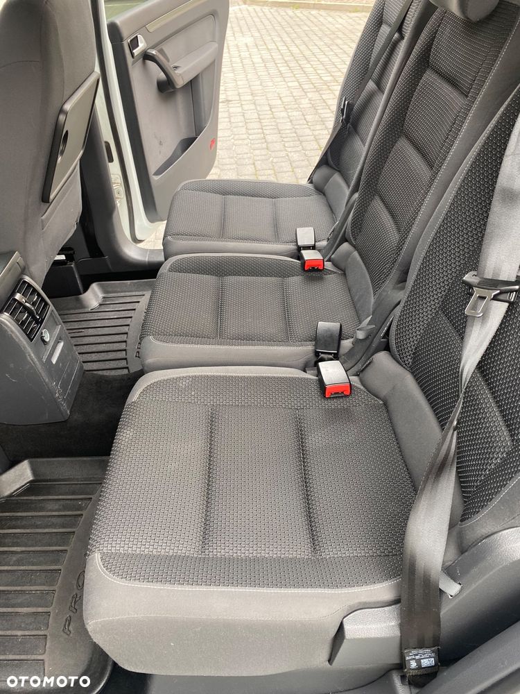 Volkswagen Touran - 11