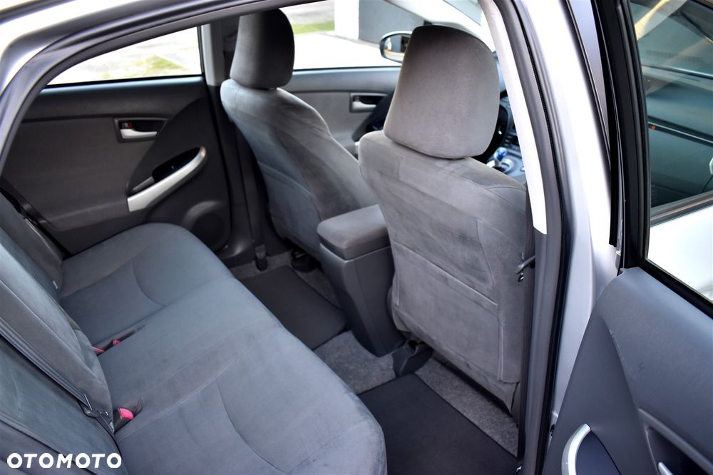 Toyota Prius (Hybrid) Executive - 19