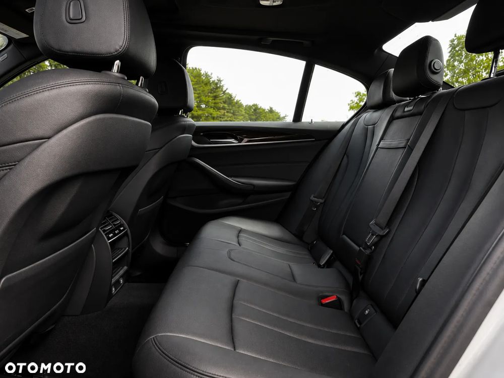 BMW Seria 5 530i xDrive Sport Line - 17