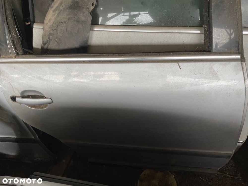 VW PASSAT B5 FL KOMBI DRZWI TYŁ LEWE CZARNE LC9Z I INNE - 4