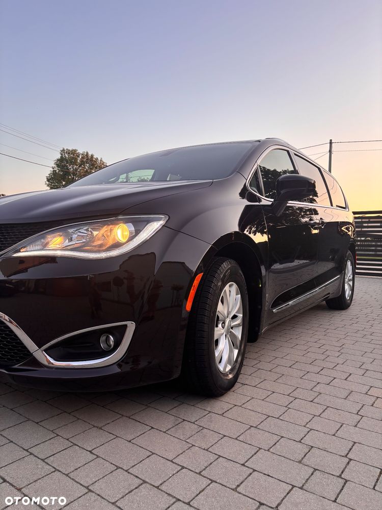Chrysler Pacifica - 5
