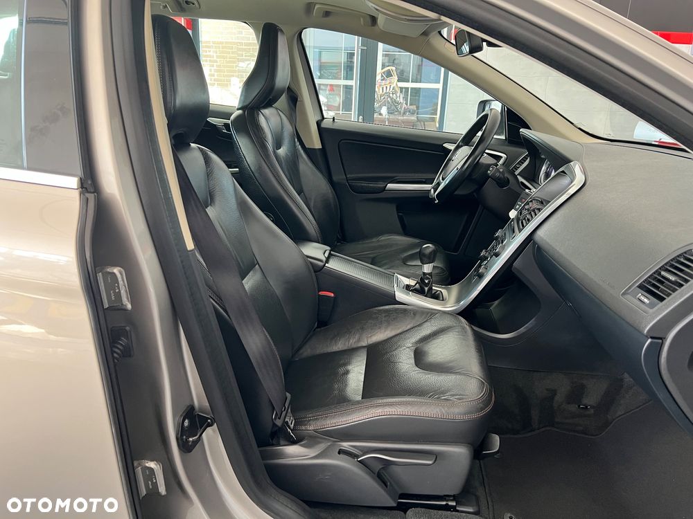 Volvo XC 60 D5 AWD RDesign - 32