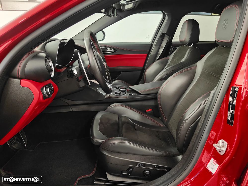 Alfa Romeo Giulia 2.9 Bi-Turbo Quadrifoglio AT8 - 44