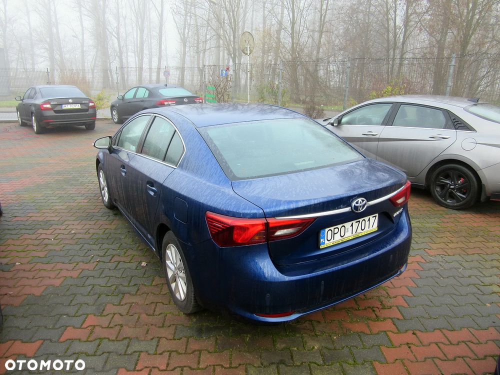 Toyota Avensis 1.6 Premium - 2