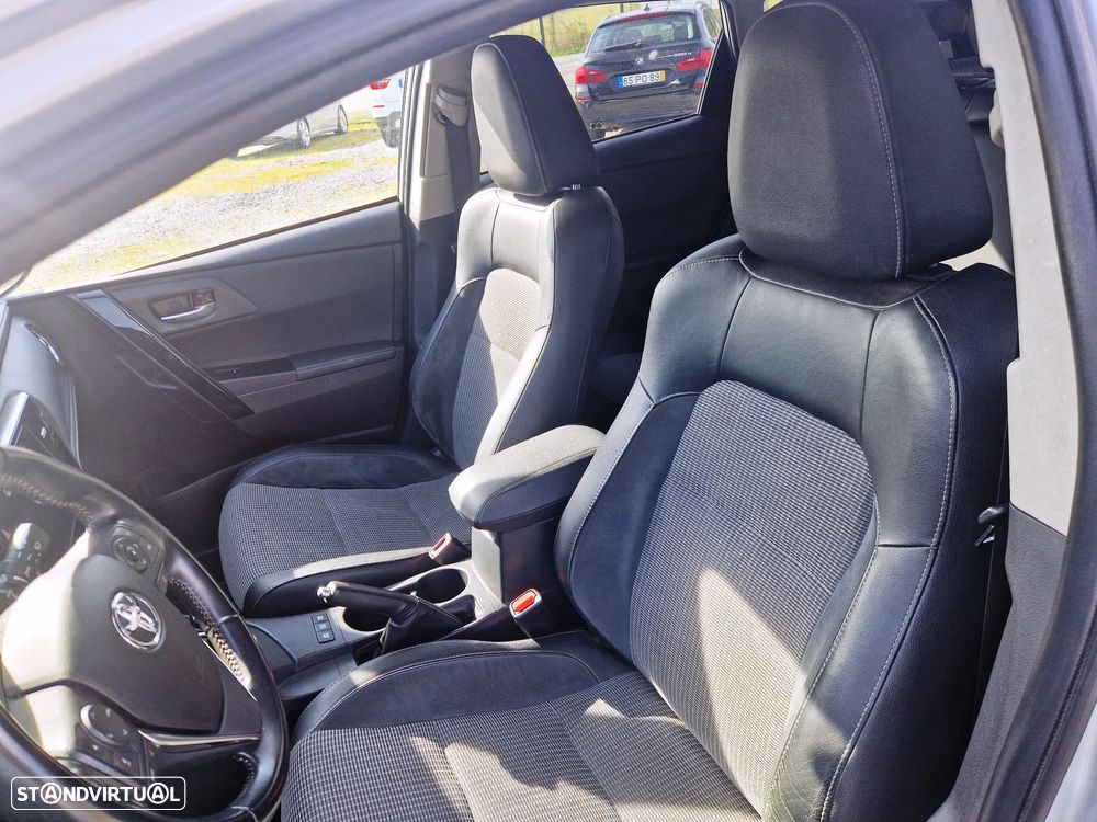 Toyota Auris 1.8 HSD Exclusive - 6