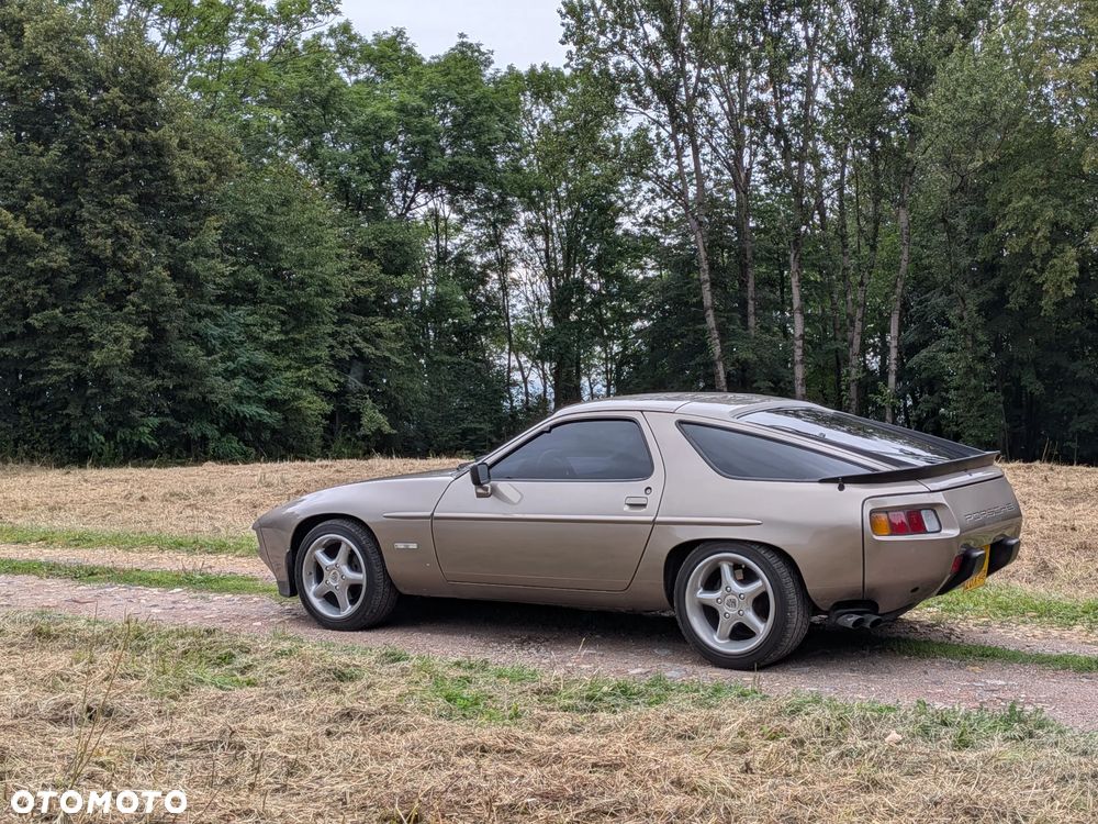 Porsche 928 - 2