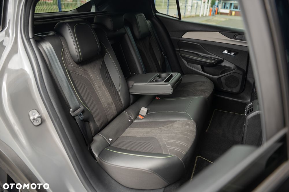Peugeot 408 1.6 Plug-In Hybrid 225 GT EAT8 - 36