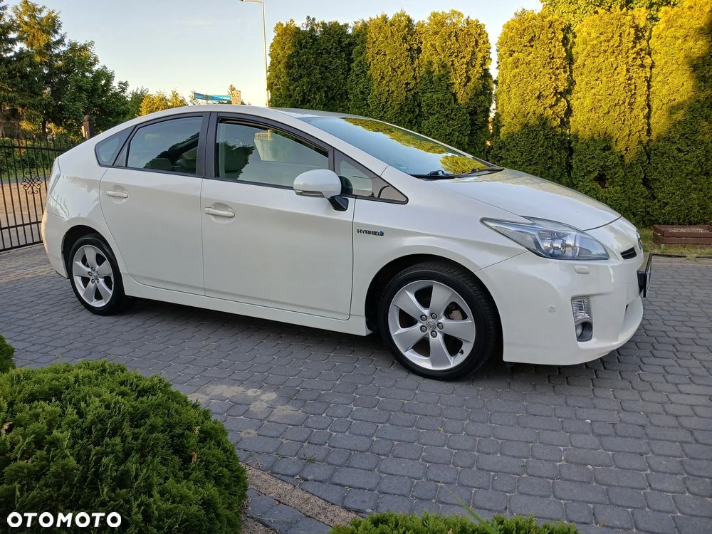 Toyota Prius (Hybrid) Executive - 8