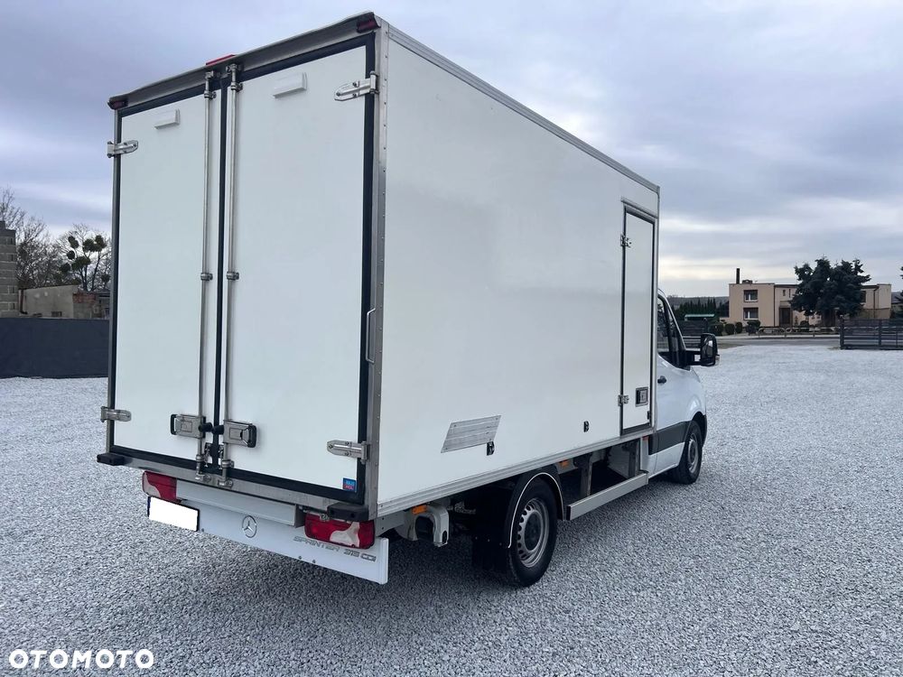 Mercedes-Benz Sprinter - 4