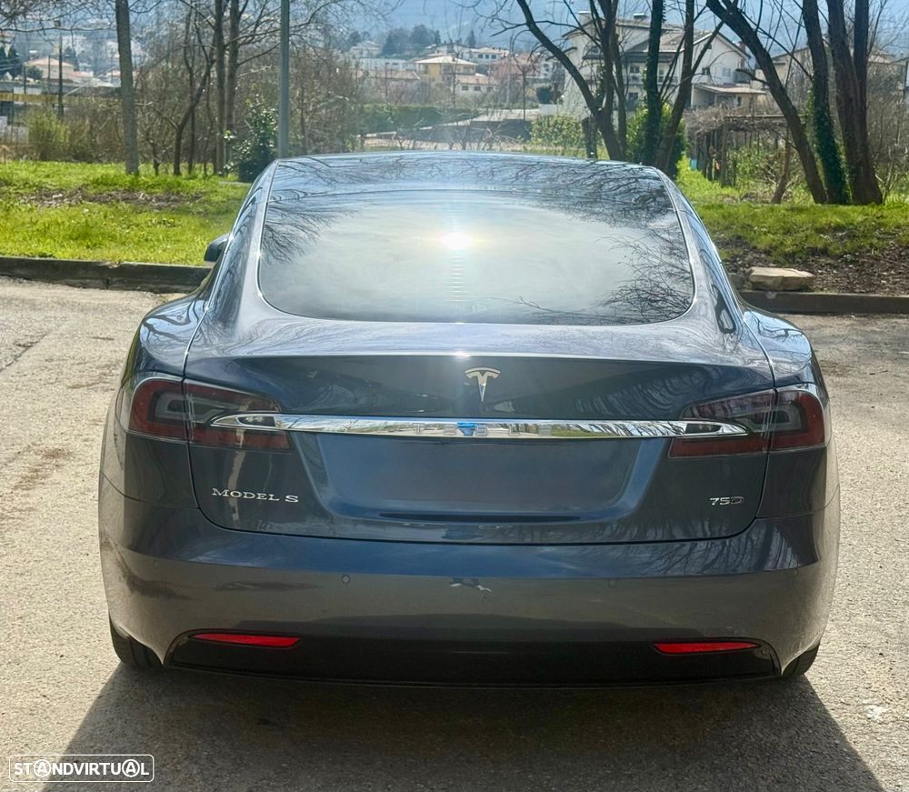 Tesla Model S - 9