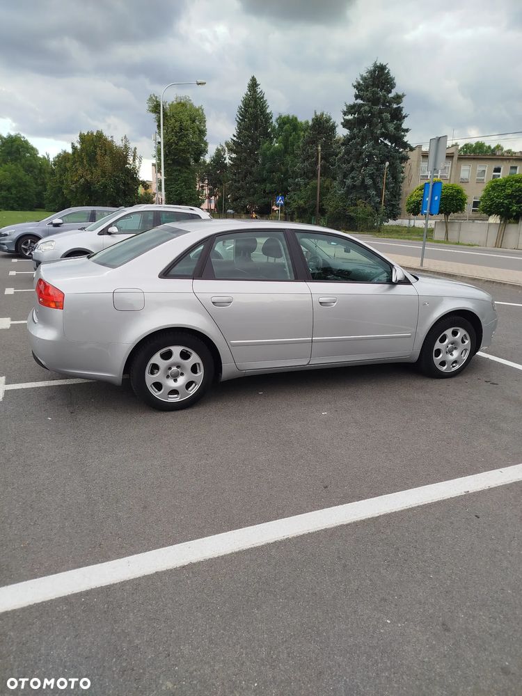Audi A4 Limousine - 1