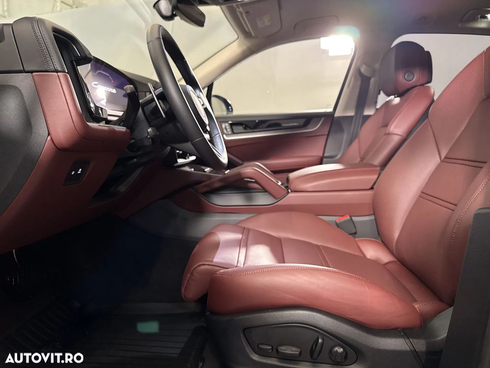 Porsche Cayenne - 26